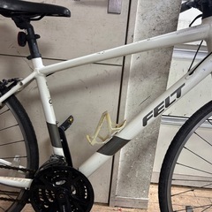 FELT  VERZA speedクロスバイク ホワイト の画像