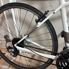 FELT  VERZA speedクロスバイク ホワイト の画像
