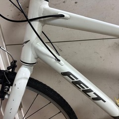 FELT  VERZA speedクロスバイク ホワイト の画像