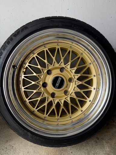 ハイエースホイール