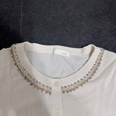 index ビジュー付き白カーディガン Lの画像