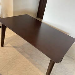 ダイニングテーブルの画像