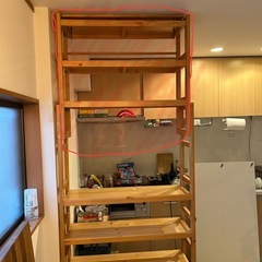 突っ張り木製シェルフ　ナチュラルカラー　突っ張り　棚(奥行28cm 横幅85cm)　の画像