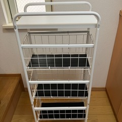 キャスター付きラックの画像
