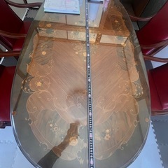 📌【売ります】高級感のある木製ダイニングテーブルセット（イス5脚付き）の画像