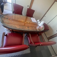 📌【売ります】高級感のある木製ダイニングテーブルセット（イス5脚付き）の画像