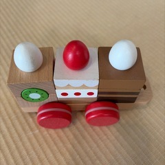 木のおもちゃ　電車　スイーツ　の画像