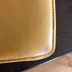 黄色の財布の画像