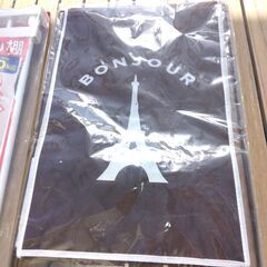 突っ張り棒、小物入れ（ゴミ箱？）、日よけフードの画像