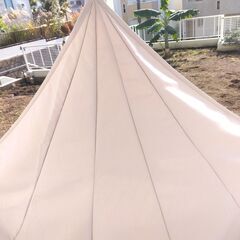 突っ張り棒、小物入れ（ゴミ箱？）、日よけフードの画像