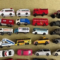 【交渉中】トミカ　お片付けバケツ、フェリー、トミカまとめの画像