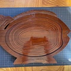 魚形木製果物入れの画像