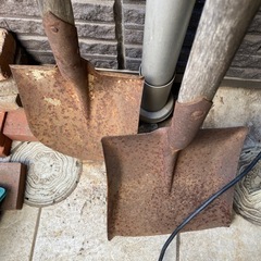 スコップ　２つ
の画像