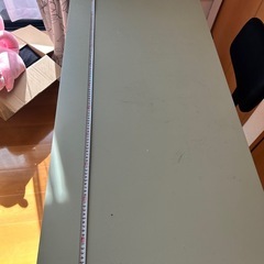 ミントグリーンがかわいい机の画像