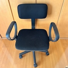 ミントグリーンがかわいい机の画像