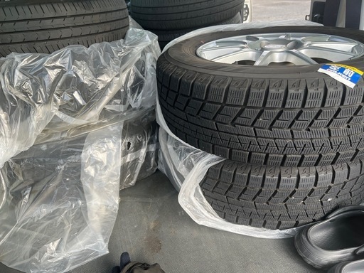195/65r15 91Qスタッドレスタイヤヨコハマ47週22年製とアルミホイール4本