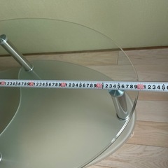 おしゃれなガラステーブルの画像