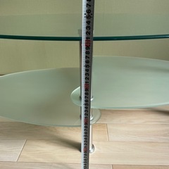 おしゃれなガラステーブルの画像