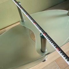 おしゃれなガラステーブルの画像