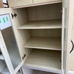 食器棚　の画像