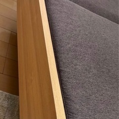 ✨12月引き取り希望✨天然木ソファー　北欧風　モカブラウン　USBポート・コンセント差し込み口付きの画像