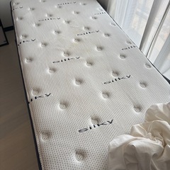 ニトリ　マットレス　と　ベットフレームの画像