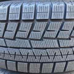 ホイール・ナット付きスタッドレスタイヤ（215/65R16、24年製）の画像