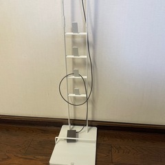 ダイソンv7掃除機　ラック&充電器の画像