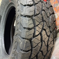 新品未使用　245/70R16 111Tの画像