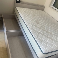 明日午前まで　 マットレス+ベッドフレーム  コンセント2口USB1口　引き出し2つの画像