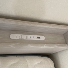 明日午前まで　 マットレス+ベッドフレーム  コンセント2口USB1口　引き出し2つの画像