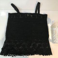 黒レースのタンクトップの画像