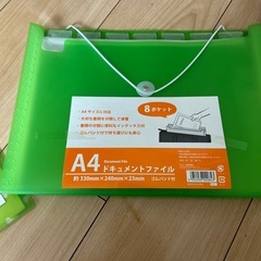 クリアポケットブック　20ポケット　3冊とドキュメントファイルの画像