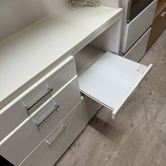 ダイニングボード　食器棚　ホワイトの画像