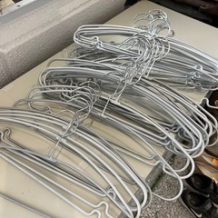 ハンガー　まとめ売り　300本近くの画像