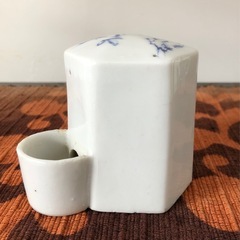 鳥の水入れの画像