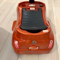 子ども用電動乗用車日産マーチの画像