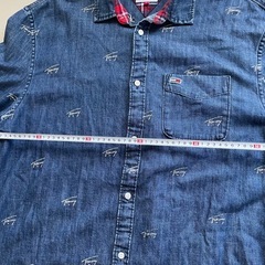 ★美品★TOMMY JEANS トミー　刺繍入り　デニムシャツ ロゴ　総柄の画像