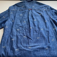★美品★TOMMY JEANS トミー　刺繍入り　デニムシャツ ロゴ　総柄の画像