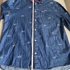 ★美品★TOMMY JEANS トミー　刺繍入り　デニムシャツ ロゴ　総柄の画像