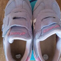 子供靴　女の子　20センチ　アシックス　スニーカーの画像