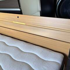 Rasik Style ダブルベッド、マットレスセット、ライト＆コンセント付、幅140cm Used/キレイの画像