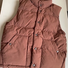 ★未使用★GU ジーユー　ヒートパデッドベスト　ダウンベスト　ノースリーブの画像