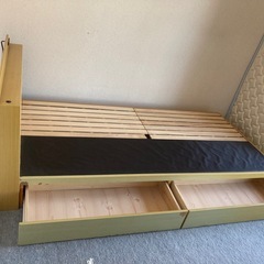 シングルベッドとマットレスの画像