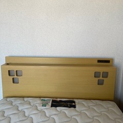 シングルベッドとマットレスの画像