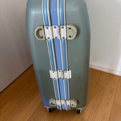 開かないスーツケースの画像