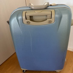 開かないスーツケースの画像