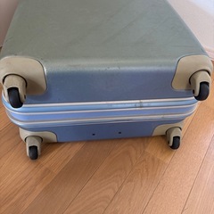 開かないスーツケースの画像