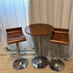 テーブルと椅子のセット(無料)の画像