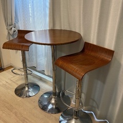 テーブルと椅子のセット(無料)の画像